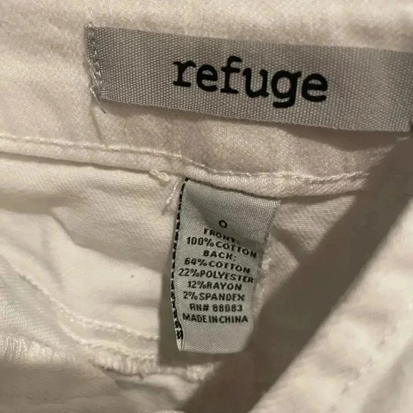 Refuge white Jean shorts distressed - Picture 2 of 3